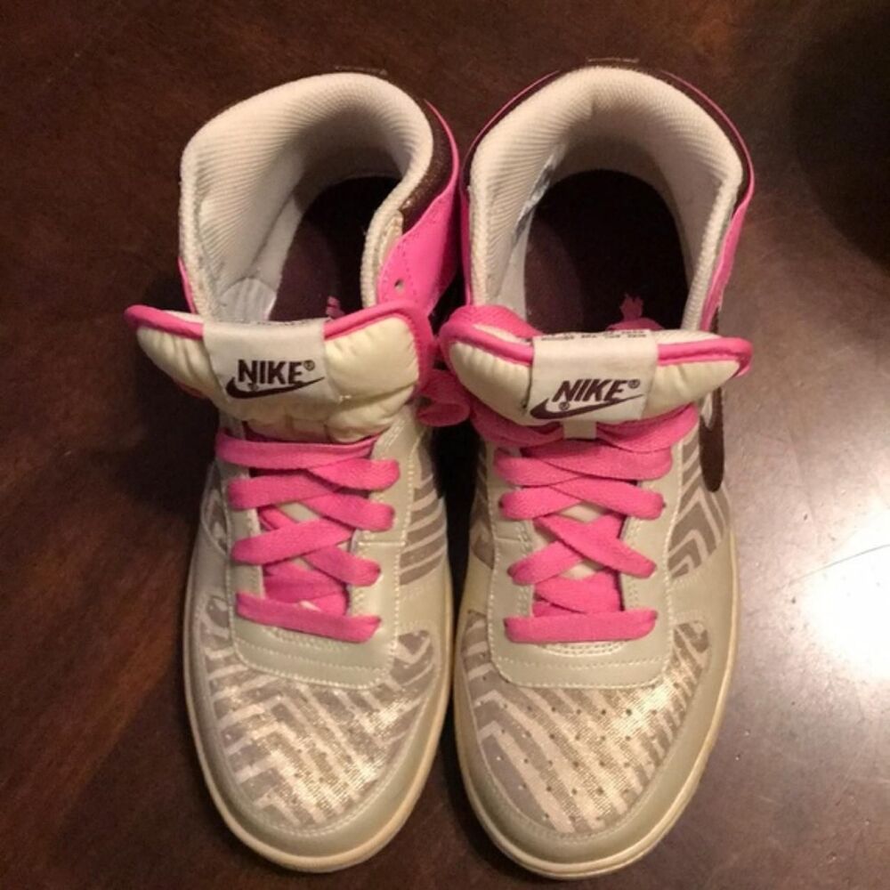 Nike Women's Pink and Tan Trainers - Picture 4 of 4